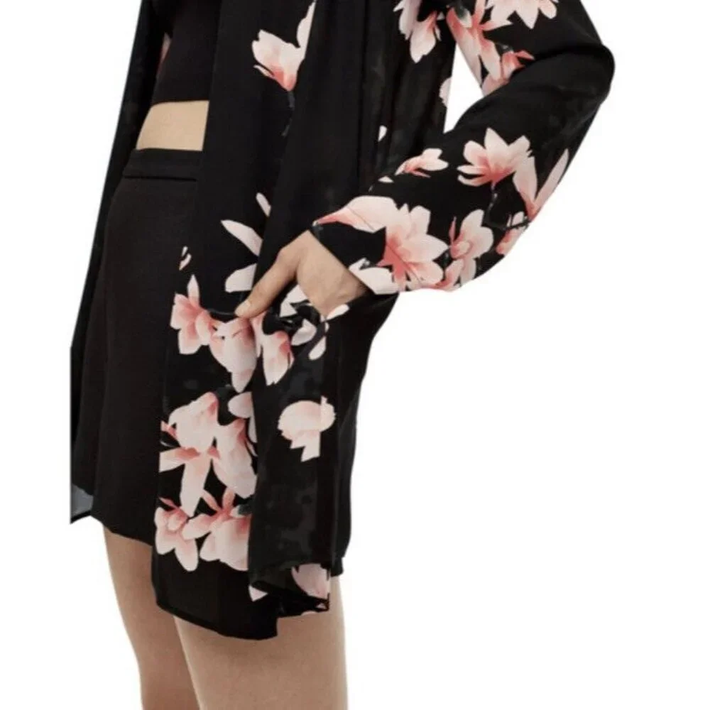 Aritzia babaton kimono